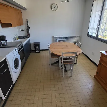 Bel Appartement Vinassan Exterior photo